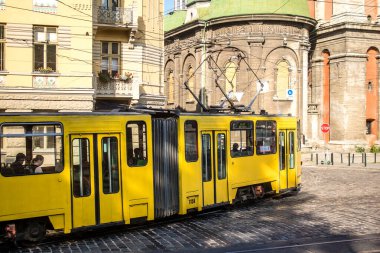 Lviv, Ukrayna, 18 Ağustos 2024 Lviv tramvayı şehir düzenli olarak bombalama ve balistik saldırı tehdidi altındayken çalışmaya devam etmektedir. Lviv 'in kamu hizmetleri Rus füzeleri tarafından hedef alınmıştır..
