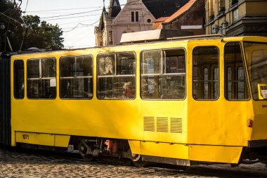 Lviv, Ukrayna, 18 Ağustos 2024 Lviv tramvayı şehir düzenli olarak bombalama ve balistik saldırı tehdidi altındayken çalışmaya devam etmektedir. Lviv 'in kamu hizmetleri Rus füzeleri tarafından hedef alınmıştır..