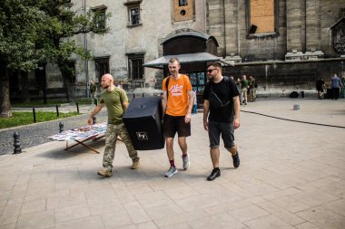 Lviv, Ukrayna, 18 Ağustos 2024 Ukrayna askeri müzik grubu Siver Orkestrası Ukrayna 'nın Lviv şehrinde Ukrayna ordusu için bir bağış etkinliği düzenledi..