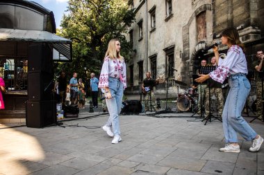 Lviv, Ukrayna, 18 Ağustos 2024 Ukrayna askeri müzik grubu Siver Orkestrası Ukrayna 'nın Lviv şehrinde Ukrayna ordusu için bir bağış etkinliği düzenledi..