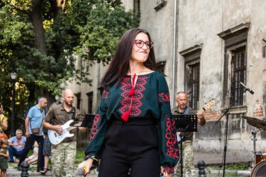 Lviv, Ukrayna, 18 Ağustos 2024 Ukrayna askeri müzik grubu Siver Orkestrası Ukrayna 'nın Lviv şehrinde Ukrayna ordusu için bir bağış etkinliği düzenledi..