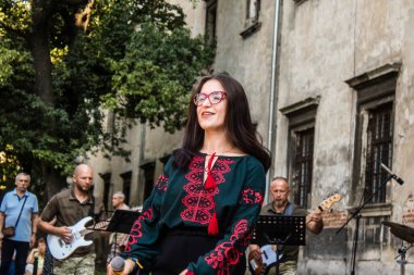 Lviv, Ukrayna, 18 Ağustos 2024 Ukrayna askeri müzik grubu Siver Orkestrası Ukrayna 'nın Lviv şehrinde Ukrayna ordusu için bir bağış etkinliği düzenledi..