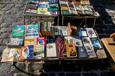 Lviv, Ukrayna, 19 Ağustos 2024 Ukrayna 'nın Lviv kentindeki bit pazarı..