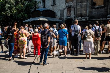 Lviv, Ukrayna, 18 Ağustos 2024 Ukrayna askeri bandosu Siver Orchestra 'nın Ukrayna' daki Lviv şehrindeki Ukrayna ordusuna bağış toplamak için verdiği bir konsere katıldı..