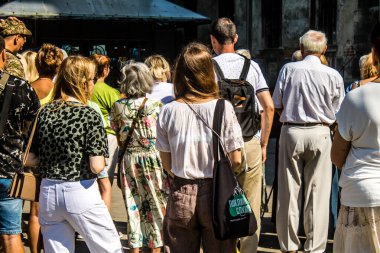 Lviv, Ukrayna, 18 Ağustos 2024 Ukrayna askeri bandosu Siver Orchestra 'nın Ukrayna' daki Lviv şehrindeki Ukrayna ordusuna bağış toplamak için verdiği bir konsere katıldı..