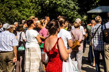 Lviv, Ukrayna, 18 Ağustos 2024 Ukrayna askeri bandosu Siver Orchestra 'nın Ukrayna' daki Lviv şehrindeki Ukrayna ordusuna bağış toplamak için verdiği bir konsere katıldı..