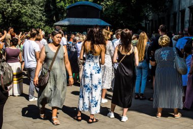 Lviv, Ukrayna, 18 Ağustos 2024 Ukrayna askeri bandosu Siver Orchestra 'nın Ukrayna' daki Lviv şehrindeki Ukrayna ordusuna bağış toplamak için verdiği bir konsere katıldı..