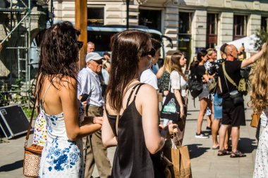 Lviv, Ukrayna, 18 Ağustos 2024 Ukrayna askeri bandosu Siver Orchestra 'nın Ukrayna' daki Lviv şehrindeki Ukrayna ordusuna bağış toplamak için verdiği bir konsere katıldı..