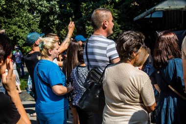 Lviv, Ukrayna, 18 Ağustos 2024 Ukrayna askeri bandosu Siver Orchestra 'nın Ukrayna' daki Lviv şehrindeki Ukrayna ordusuna bağış toplamak için verdiği bir konsere katıldı..