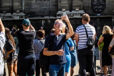 Lviv, Ukrayna, 18 Ağustos 2024 Ukrayna askeri bandosu Siver Orchestra 'nın Ukrayna' daki Lviv şehrindeki Ukrayna ordusuna bağış toplamak için verdiği bir konsere katıldı..