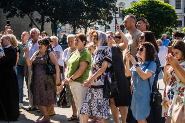 Lviv, Ukrayna, 18 Ağustos 2024 Ukrayna askeri bandosu Siver Orchestra 'nın Ukrayna' daki Lviv şehrindeki Ukrayna ordusuna bağış toplamak için verdiği bir konsere katıldı..