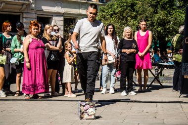 Lviv, Ukrayna, 18 Ağustos 2024 Ukrayna 'da Lviv şehrinde sahne alan Ukrayna askeri bandosu Siver Orchestra' nın konserine bağış yapıldı..