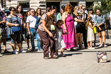 Lviv, Ukrayna, 18 Ağustos 2024 Ukrayna 'da Lviv şehrinde sahne alan Ukrayna askeri bandosu Siver Orchestra' nın konserine bağış yapıldı..