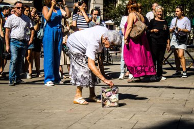 Lviv, Ukrayna, 18 Ağustos 2024 Ukrayna 'da Lviv şehrinde sahne alan Ukrayna askeri bandosu Siver Orchestra' nın konserine bağış yapıldı..