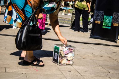 Lviv, Ukrayna, 18 Ağustos 2024 Ukrayna 'da Lviv şehrinde sahne alan Ukrayna askeri bandosu Siver Orchestra' nın konserine bağış yapıldı..