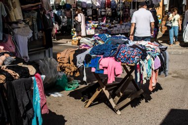 Lviv, Ukrayna, 19 Ağustos 2024 Krakivsky pazarı, Lviv 'deki en büyük pazarlardan biridir. Şehrin merkezinin yakınında yer almaktadır..