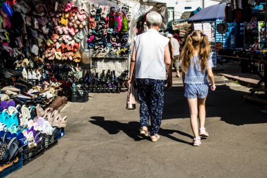 Lviv, Ukrayna, 19 Ağustos 2024 Krakivsky pazarı, Lviv 'deki en büyük pazarlardan biridir. Şehrin merkezinin yakınında yer almaktadır..