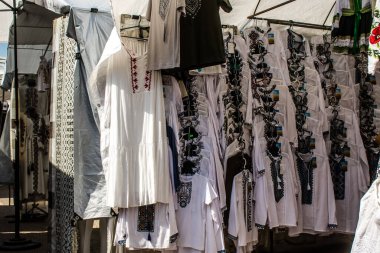 Lviv, Ukrayna, 19 Ağustos 2024 Krakivsky pazarı, Lviv 'deki en büyük pazarlardan biridir. Şehrin merkezinin yakınında yer almaktadır..