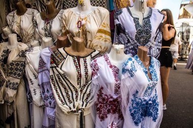 Lviv, Ukrayna, 19 Ağustos 2024 Krakivsky pazarı, Lviv 'deki en büyük pazarlardan biridir. Şehrin merkezinin yakınında yer almaktadır..