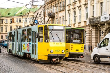 Lviv, Ukrayna, 22 Ağustos 2024 Lviv tramvayı şehir düzenli olarak bombalama ve balistik saldırı tehdidi altındayken çalışmaya devam etmektedir. Lviv 'in kamu hizmetleri Rus füzeleri tarafından hedef alınmıştır..