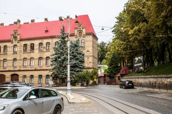 Lviv, Ukrayna, 22 Ağustos 2024 Lviv şehri. Rusya ile savaş sırasında, Lviv binaları Rus füzeleri tarafından tehdit ediliyor ve hedef alınıyordu. Altyapı ve binalar birincil hedeflerdir.