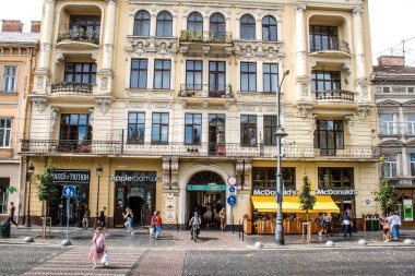 Lviv, Ukrayna, 22 Ağustos 2024 Lviv şehri. Rusya ile savaş sırasında, Lviv binaları Rus füzeleri tarafından tehdit ediliyor ve hedef alınıyordu. Altyapı ve binalar birincil hedeflerdir.