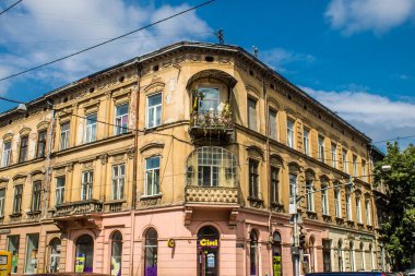 Lviv, Ukrayna, 22 Ağustos 2024 Lviv şehri. Rusya ile savaş sırasında, Lviv binaları Rus füzeleri tarafından tehdit ediliyor ve hedef alınıyordu. Altyapı ve binalar birincil hedeflerdir.