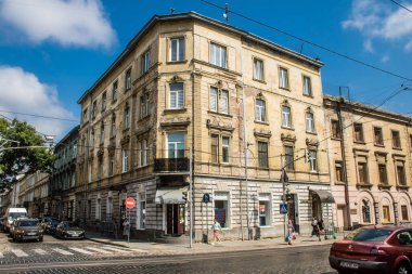 Lviv, Ukrayna, 22 Ağustos 2024 Lviv şehri. Rusya ile savaş sırasında, Lviv binaları Rus füzeleri tarafından tehdit ediliyor ve hedef alınıyordu. Altyapı ve binalar birincil hedeflerdir.