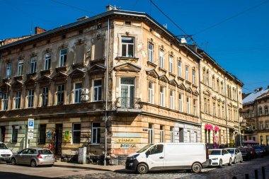 Lviv, Ukrayna, 22 Ağustos 2024 Lviv şehri. Rusya ile savaş sırasında, Lviv binaları Rus füzeleri tarafından tehdit ediliyor ve hedef alınıyordu. Altyapı ve binalar birincil hedeflerdir.