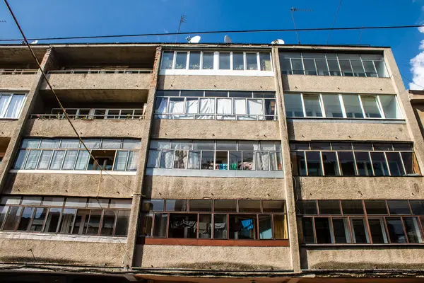 Lviv, Ukrayna, 22 Ağustos 2024 Lviv şehri. Rusya ile savaş sırasında, Lviv binaları Rus füzeleri tarafından tehdit ediliyor ve hedef alınıyordu. Altyapı ve binalar birincil hedeflerdir.