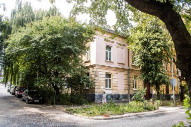 Lviv, Ukrayna, 22 Ağustos 2024 Lviv şehri. Rusya ile savaş sırasında, Lviv binaları Rus füzeleri tarafından tehdit ediliyor ve hedef alınıyordu. Altyapı ve binalar birincil hedeflerdir.