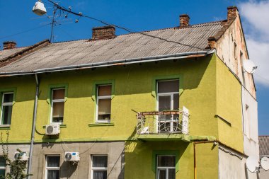 Lviv, Ukrayna, 22 Ağustos 2024 Lviv şehri. Rusya ile savaş sırasında, Lviv binaları Rus füzeleri tarafından tehdit ediliyor ve hedef alınıyordu. Altyapı ve binalar birincil hedeflerdir.