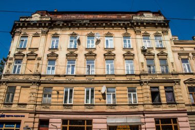 Lviv, Ukrayna, 22 Ağustos 2024 Lviv şehri. Rusya ile savaş sırasında, Lviv binaları Rus füzeleri tarafından tehdit ediliyor ve hedef alınıyordu. Altyapı ve binalar birincil hedeflerdir.