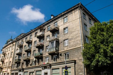 Lviv, Ukrayna, 22 Ağustos 2024 Lviv şehri. Rusya ile savaş sırasında, Lviv binaları Rus füzeleri tarafından tehdit ediliyor ve hedef alınıyordu. Altyapı ve binalar birincil hedeflerdir.