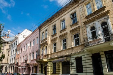 Lviv, Ukrayna, 22 Ağustos 2024 Lviv şehri. Rusya ile savaş sırasında, Lviv binaları Rus füzeleri tarafından tehdit ediliyor ve hedef alınıyordu. Altyapı ve binalar birincil hedeflerdir.