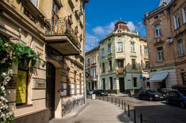 Lviv, Ukrayna, 22 Ağustos 2024 Lviv şehri. Rusya ile savaş sırasında, Lviv binaları Rus füzeleri tarafından tehdit ediliyor ve hedef alınıyordu. Altyapı ve binalar birincil hedeflerdir.