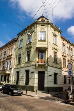 Lviv, Ukrayna, 22 Ağustos 2024 Lviv şehri. Rusya ile savaş sırasında, Lviv binaları Rus füzeleri tarafından tehdit ediliyor ve hedef alınıyordu. Altyapı ve binalar birincil hedeflerdir.