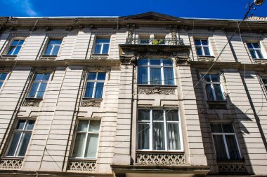 Lviv, Ukrayna, 23 Ağustos 2024 Lviv şehri. Rusya ile savaş sırasında, Lviv binaları Rus füzeleri tarafından tehdit ediliyor ve hedef alınıyordu. Altyapı ve binalar birincil hedeflerdir.