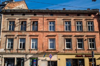 Lviv, Ukrayna, 24 Ağustos 2024 Lviv şehri. Rusya ile savaş sırasında, Lviv binaları Rus füzeleri tarafından tehdit ediliyor ve hedef alınıyordu. Altyapı ve binalar birincil hedeflerdir.