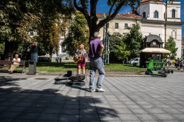 Lviv, Ukrayna, 24 Ağustos 2024 Bağımsızlık Günü 'nde Lviv şehir merkezinde yürür. Rusya ile savaş sırasında, Lviv şehri Rus füzeleri tarafından tehdit edildi ve hedef alındı..