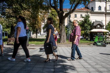 Lviv, Ukrayna, 24 Ağustos 2024 Bağımsızlık Günü 'nde Lviv şehir merkezinde yürür. Rusya ile savaş sırasında, Lviv şehri Rus füzeleri tarafından tehdit edildi ve hedef alındı..