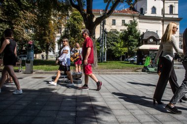 Lviv, Ukrayna, 24 Ağustos 2024 Bağımsızlık Günü 'nde Lviv şehir merkezinde yürür. Rusya ile savaş sırasında, Lviv şehri Rus füzeleri tarafından tehdit edildi ve hedef alındı..