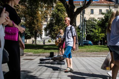 Lviv, Ukrayna, 24 Ağustos 2024 Bağımsızlık Günü 'nde Lviv şehir merkezinde yürür. Rusya ile savaş sırasında, Lviv şehri Rus füzeleri tarafından tehdit edildi ve hedef alındı..