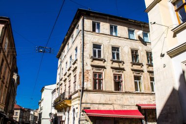 Lviv, Ukrayna, 25 Ağustos 2024 Lviv şehri. Rusya ile savaş sırasında, Lviv binaları Rus füzeleri tarafından tehdit ediliyor ve hedef alınıyordu. Altyapı ve binalar birincil hedeflerdir.