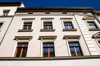 Lviv, Ukrayna, 25 Ağustos 2024 Lviv şehri. Rusya ile savaş sırasında, Lviv binaları Rus füzeleri tarafından tehdit ediliyor ve hedef alınıyordu. Altyapı ve binalar birincil hedeflerdir.