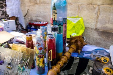 Lviv, Ukrayna, 25 Ağustos 2024, Lviv Gönüllü Mutfak adlı STK 2014 yılından bu yana çalışan bir grup insan. Cephedeki askerler için kuru yemekler ve çeşitli spesiyaller hazırlıyorlar..