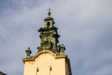 Lviv, Ukrayna, 25 Ağustos 2024 Lviv Kilisesi. Şehrin katedral ve kilise sıkıntısı yok. Bugün, işlevsel ve günlük olarak ziyaret edilen 103 'ten az dini kurum yoktur..
