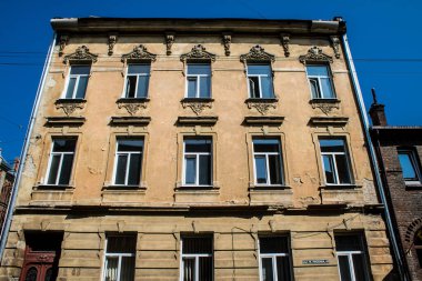 Lviv, Ukrayna, 28 Ağustos 2024 Lviv şehri. Rusya ile savaş sırasında, Lviv binaları Rus füzeleri tarafından tehdit ediliyor ve hedef alınıyordu. Altyapı ve binalar birincil hedeflerdir.