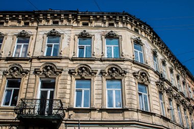 Lviv, Ukrayna, 28 Ağustos 2024 Lviv şehri. Rusya ile savaş sırasında, Lviv binaları Rus füzeleri tarafından tehdit ediliyor ve hedef alınıyordu. Altyapı ve binalar birincil hedeflerdir.