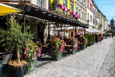 Lviv, Ukrayna, 28 Ağustos 2024 Lviv şehri. Rusya ile savaş sırasında, Lviv binaları Rus füzeleri tarafından tehdit ediliyor ve hedef alınıyordu. Altyapı ve binalar birincil hedeflerdir.